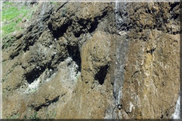 una gola scavata nelle roccia