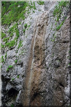 una gola scavata nelle roccia